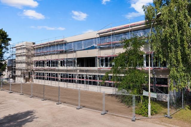 Pastatas iš priekio, rekonstrukcijos metu